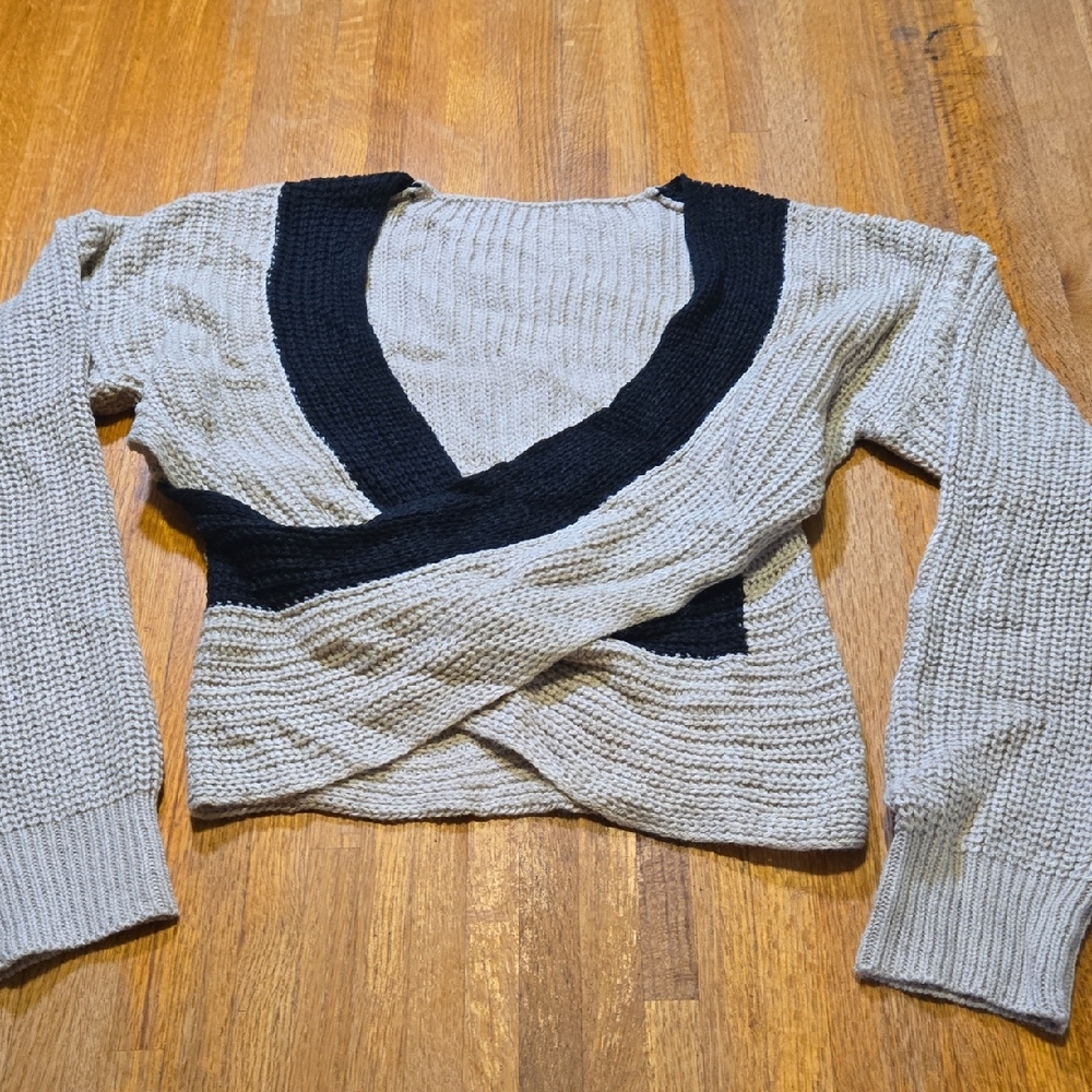 SHEIN Women‎ Small Black Tan V-Neck Wrap Knitted Long Sleeve Cropped Sweater